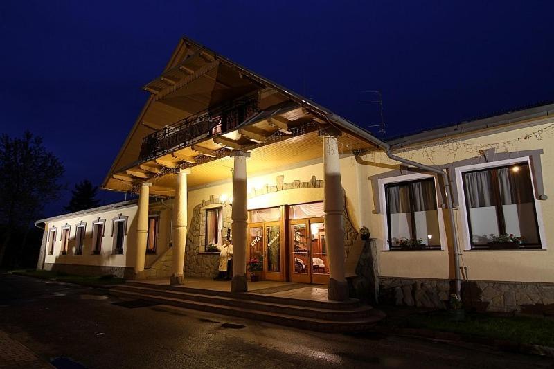 Restauracja Noclegi Ruczaj Nowy Targ Εξωτερικό φωτογραφία